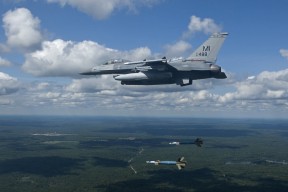 华体会-新疆队绝命追击，哈登伪装出战—F1新赛季巴林站背后的篮球暗战