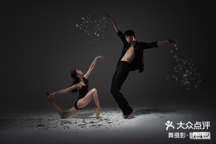 华体会-周瑜体育赛场跳芭蕾舞,感受不一样的篮球的简单介绍  第2张 华体会-周瑜体育赛场跳芭蕾舞,感受不一样的篮球的简单介绍  第2张