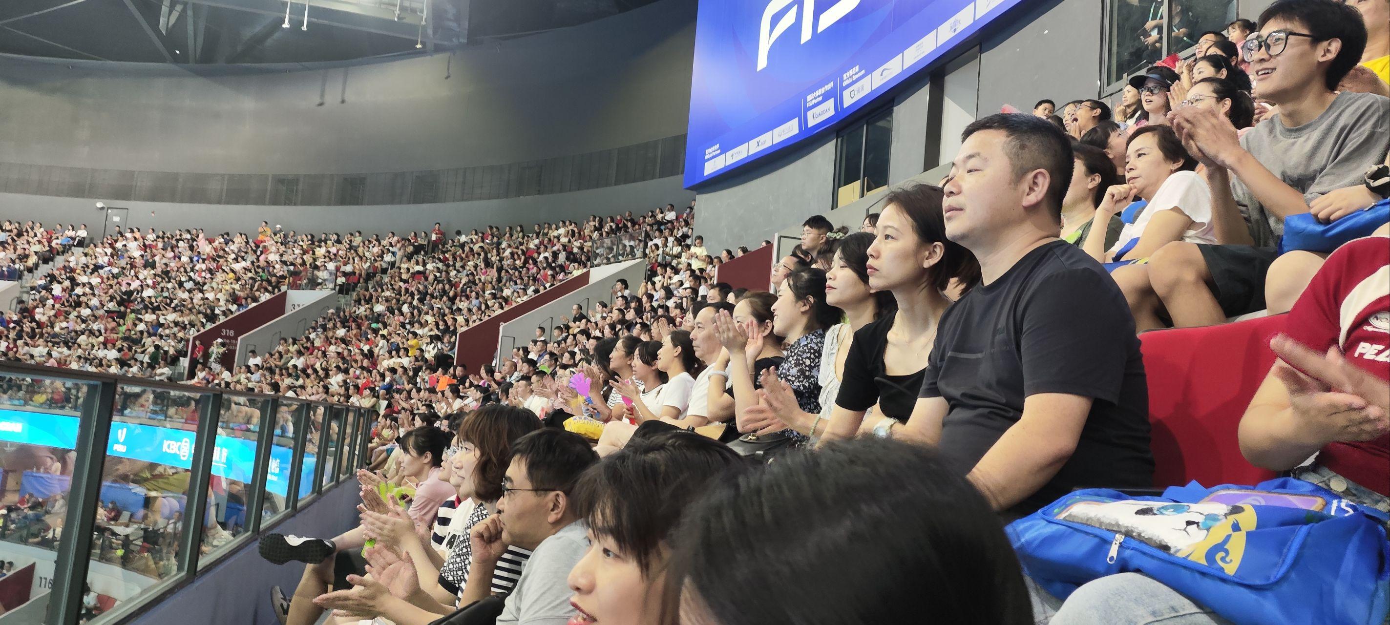 华体会hth-决赛现场观众席座无虚席,气氛热烈  第1张 华体会hth-决赛现场观众席座无虚席,气氛热烈  第1张