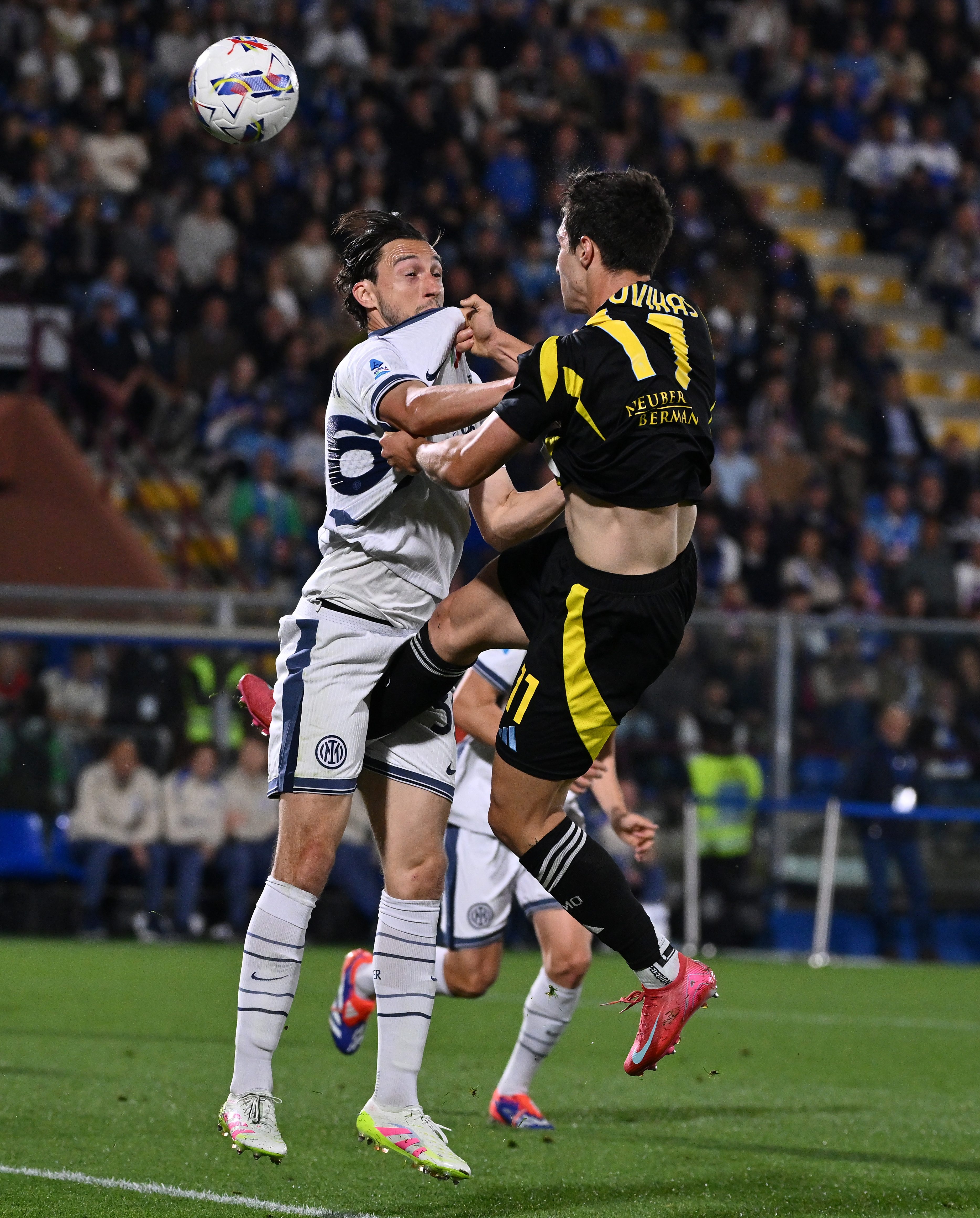 华体会体育-场上悬念重重的国际足球赛事即将拉开帷幕的简单介绍  第1张